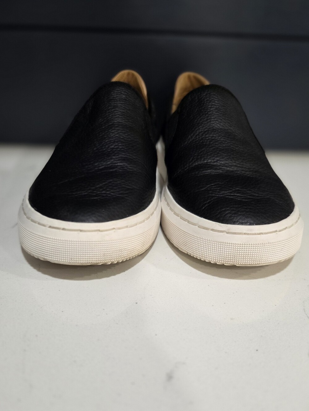 Ugg Alameda Slip On Black Pebbled Leather Sneaker Size 8 - Picture 4 of 9